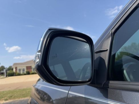 Used 2019 Toyota Tacoma Limited RWD image 9