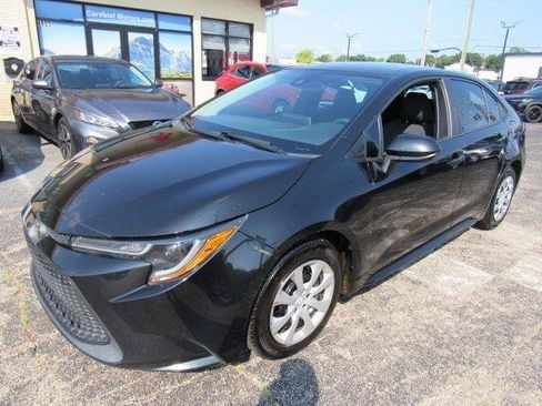 Used 2021 Toyota Corolla LE FWD image 2
