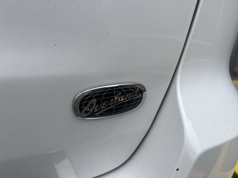 Used 2019 Jeep Grand Cherokee Overland AWD/4WD image 8