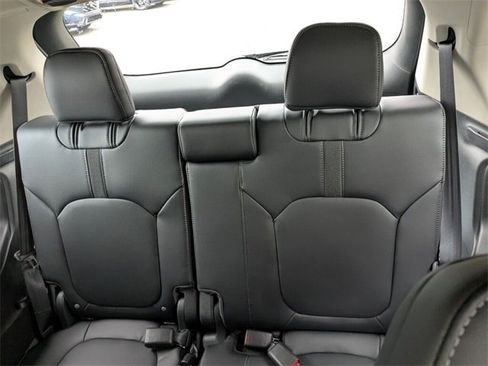 New 2025 Honda Pilot Touring image 36