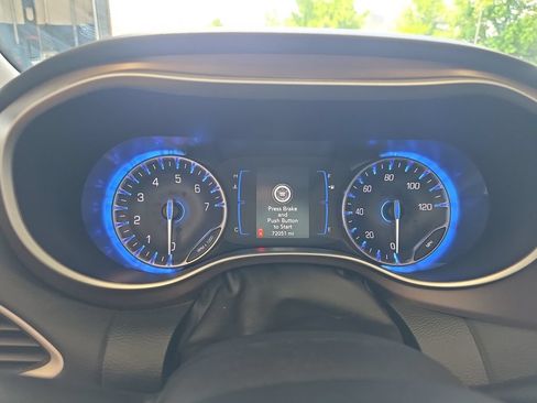 Used 2023 Chrysler Voyager LX FWD image 15