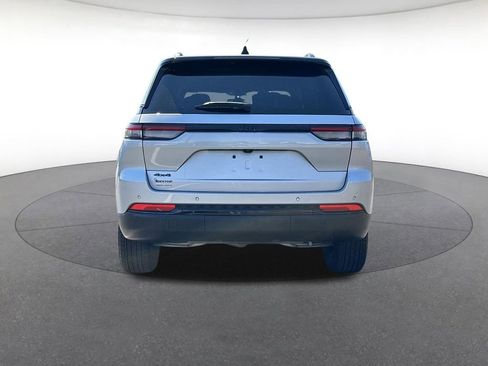 Certified 2024 Jeep Grand Cherokee Altitude image 4