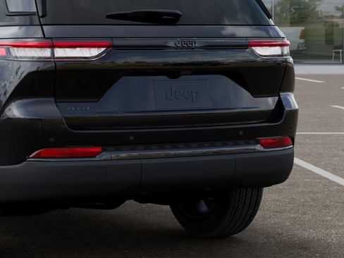New 2025 Jeep Grand Cherokee 4WD image 13