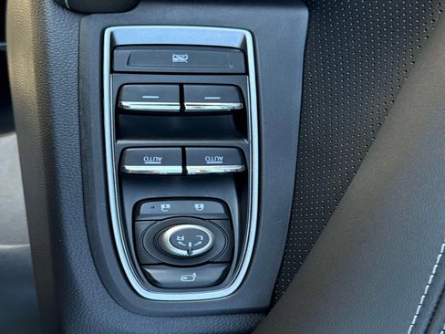 Certified 2025 Subaru Ascent Limited w/ Popular Package #1 image 21