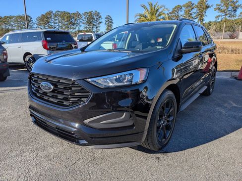 Certified 2022 Ford Edge SE w/ Black Appearance Package image 8
