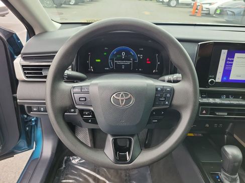 Used 2025 Toyota Camry LE image 23