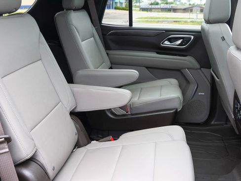 Used 2021 Chevrolet Tahoe Z71 w/ Luxury Package AWD/4WD image 17
