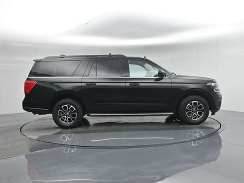 Used 2023 Ford Expedition Max XLT image 32
