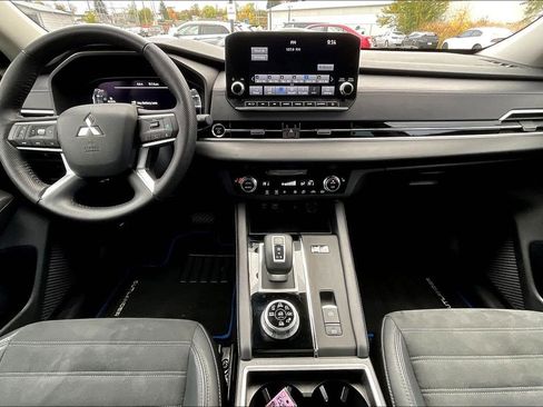Used 2023 Mitsubishi Outlander SE image 14