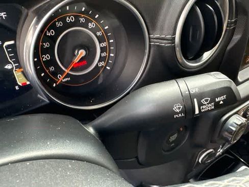 Used 2020 Jeep Gladiator Overland AWD/4WD image 17