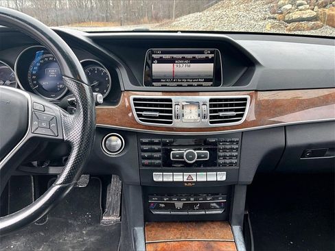 Used 2015 Mercedes-Benz E 350 4MATIC Sedan image 27