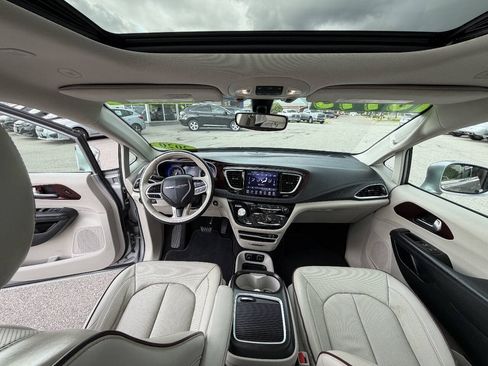Used 2020 Chrysler Pacifica Limited FWD image 12