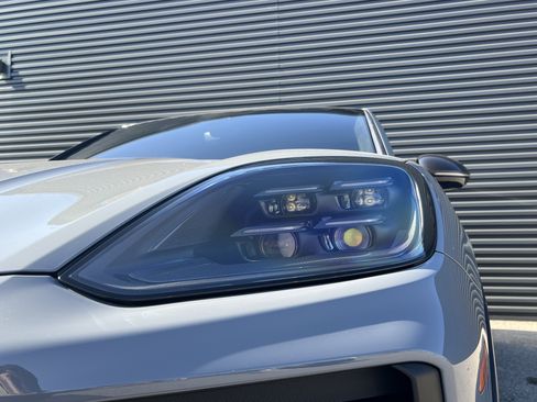 Certified 2025 Porsche Cayenne Turbo GT image 13