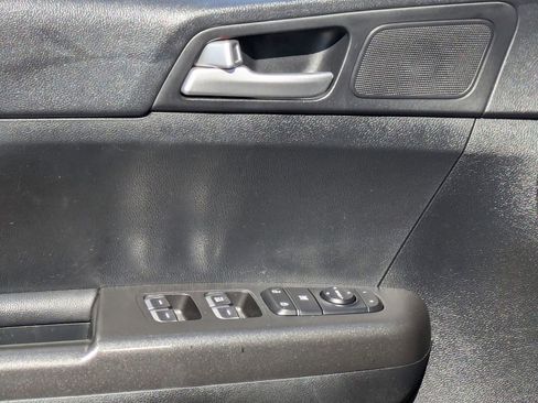 Used 2020 Kia Sportage LX image 10