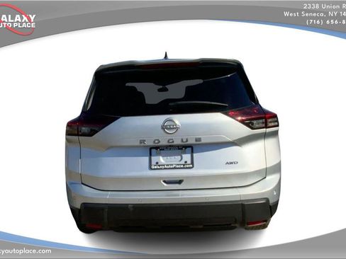 Used 2024 Nissan Rogue S image 6