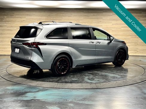 Used 2025 Toyota Sienna Platinum AWD/4WD image 14
