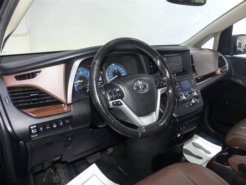 Used 2017 Toyota Sienna Limited Premium AWD/4WD image 24