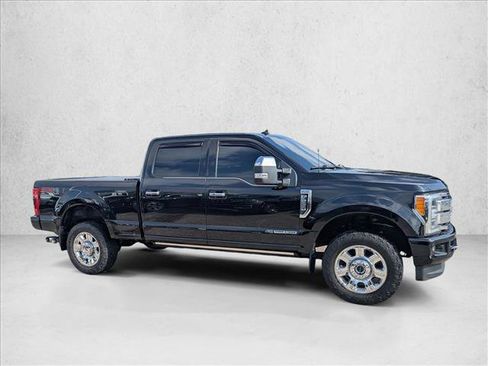 Used 2019 Ford F250 Platinum w/ Platinum Ultimate Package AWD/4WD image 4