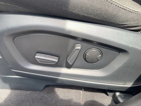 Used 2023 Ford Explorer XLT AWD/4WD image 11