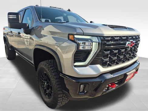 Used 2025 Chevrolet Silverado 2500 ZR2 w/ Technology Package AWD/4WD image 5
