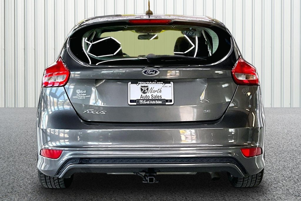 Used 2016 Ford Focus SE w/ SE Sport Package FWD image 5