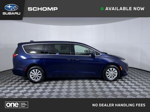 Used 2019 Chrysler Pacifica Touring Plus image 1
