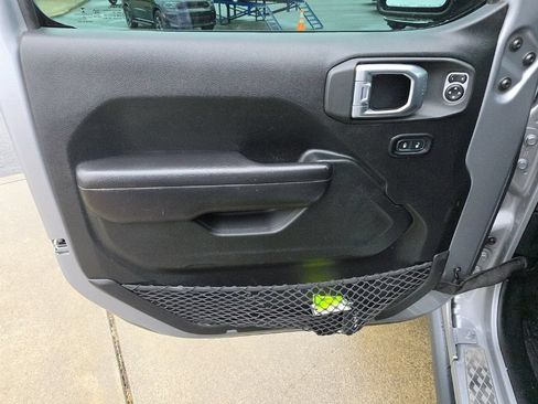 Used 2020 Jeep Gladiator Rubicon w/ LED Lighting Group AWD/4WD image 23