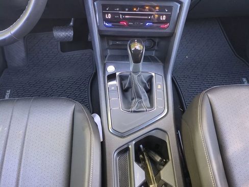 Used 2023 Volkswagen Tiguan SE image 18
