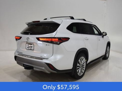 New 2026 Toyota Highlander Platinum image 4