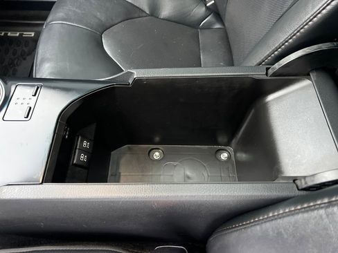 Used 2020 Toyota Camry XLE image 16