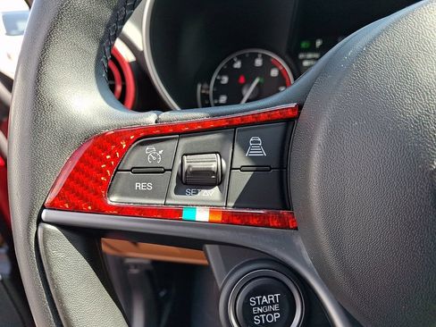 Used 2019 Alfa Romeo Giulia AWD image 22
