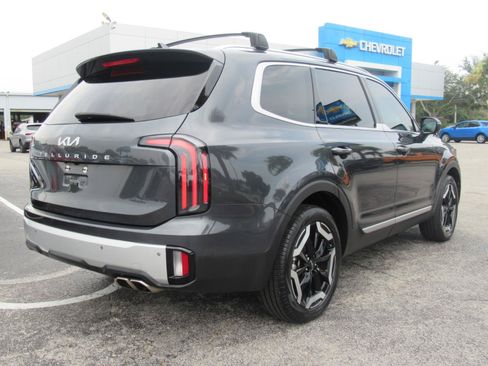 Used 2024 Kia Telluride EX w/ EX Captain's Chair Package FWD image 6