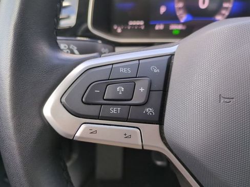 Used 2025 Volkswagen Jetta SE FWD image 29