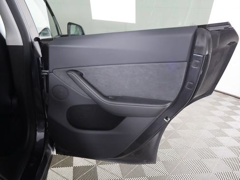Used 2024 Tesla Model Y Long Range AWD/4WD image 29