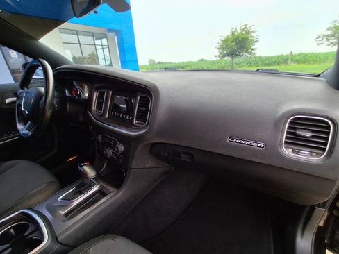 Used 2020 Dodge Charger SXT RWD image 14