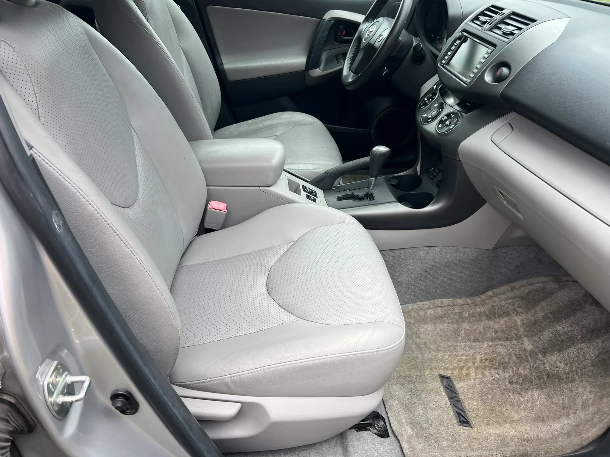 Used 2010 Toyota RAV4 Limited AWD/4WD image 16