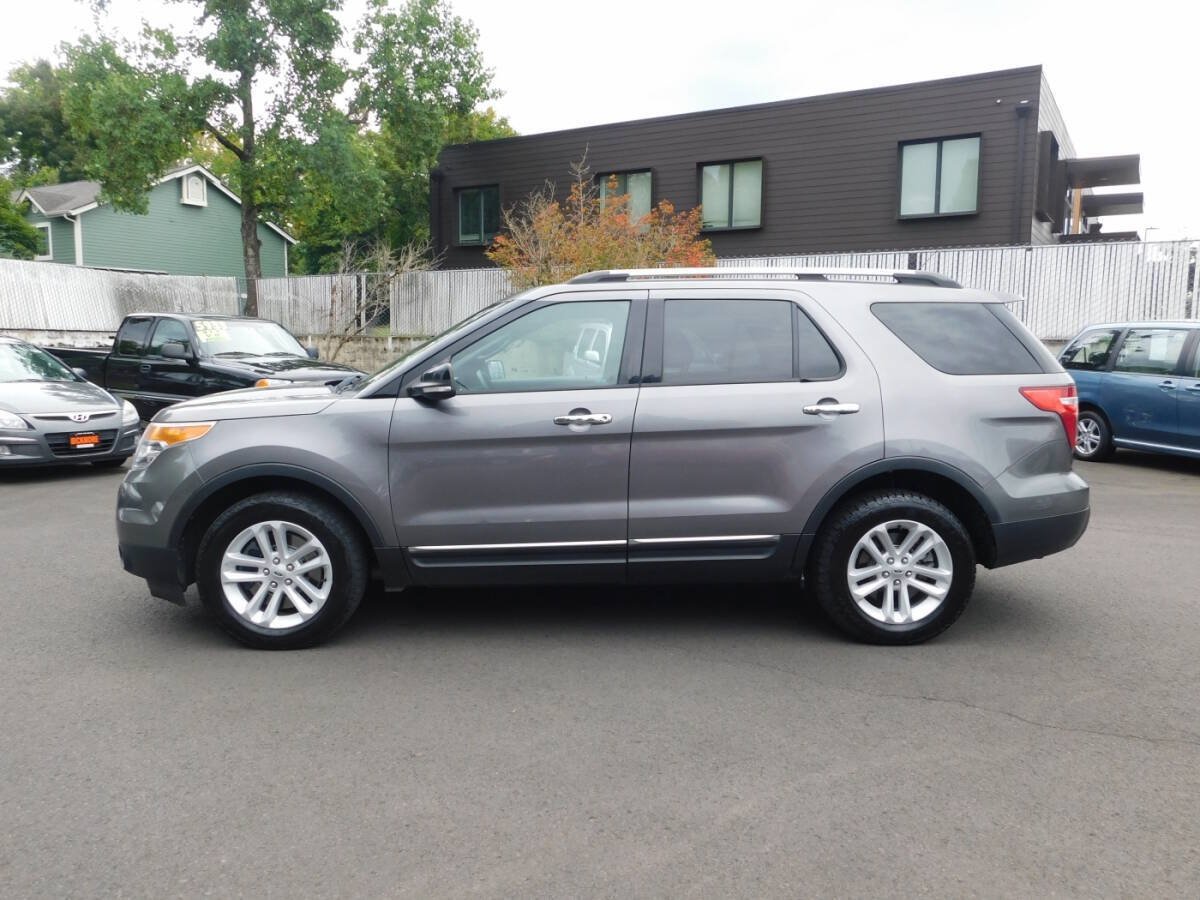 Used 2014 Ford Explorer XLT w/ Equipment Group 202A AWD/4WD image 24