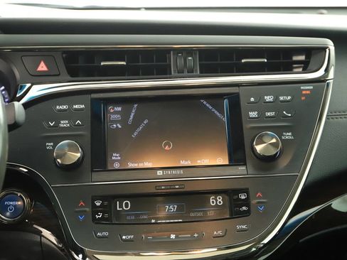 Used 2014 Toyota Avalon Limited w/ Technology Package FWD image 19