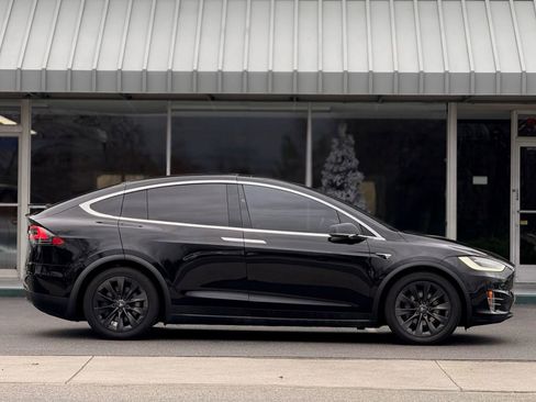 Used 2018 Tesla Model X 75D image 5