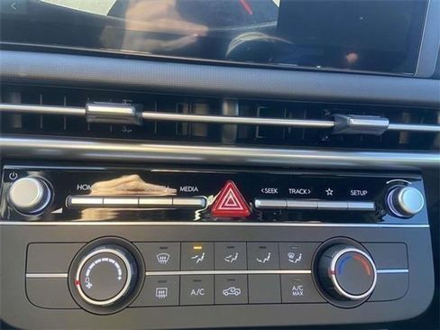 Certified 2025 Hyundai Santa Cruz SE image 22