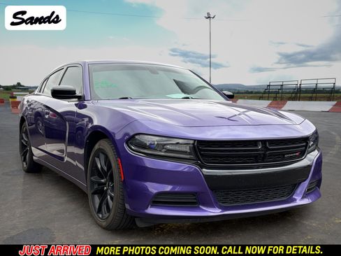 Used 2018 Dodge Charger SXT w/ Blacktop Package RWD image 1