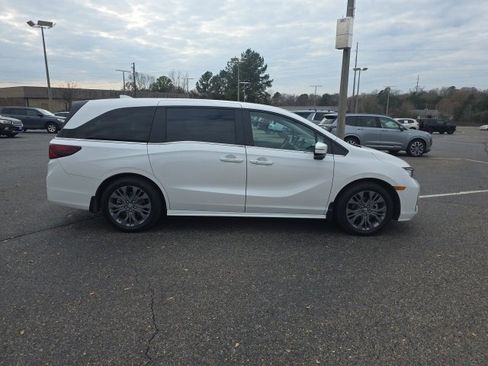 Used 2025 Honda Odyssey Touring image 2