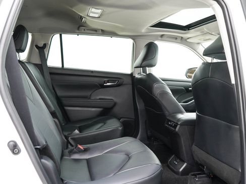 Certified 2026 Toyota Highlander XLE AWD/4WD image 14