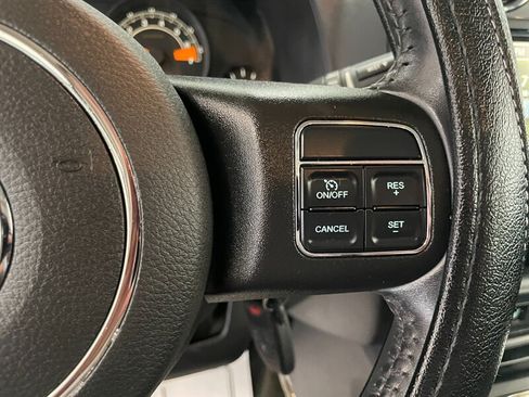 Used 2016 Jeep Patriot Latitude FWD image 12