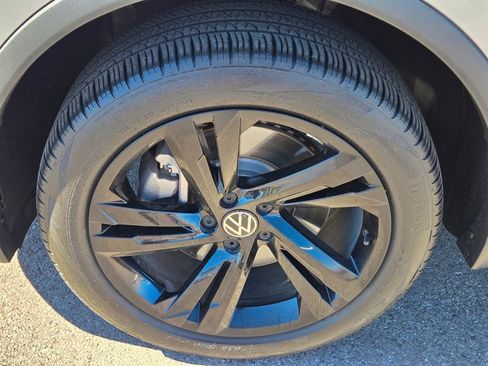 Certified 2024 Volkswagen Tiguan SE R-Line AWD/4WD image 7