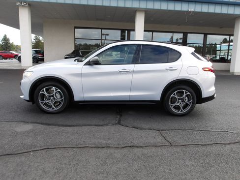Used 2021 Alfa Romeo Stelvio Sprint w/ Nero Edizione image 2