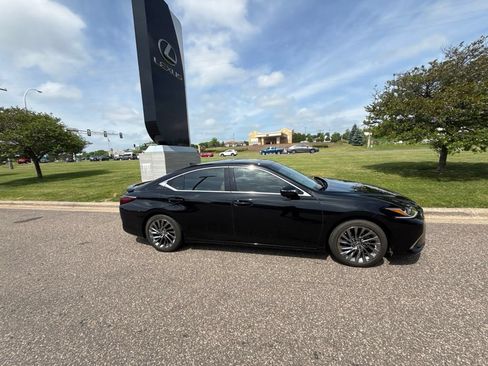 Used 2024 Lexus ES 300h w/ Accessory Package (Z1) FWD image 14