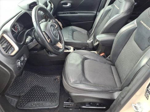 Used 2017 Jeep Renegade Trailhawk image 5