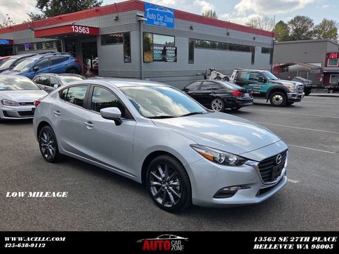 Used 2018 MAZDA MAZDA3 Touring FWD image 1