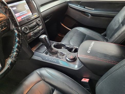 Used 2016 Ford Explorer XLT w/ Equipment Group 202A image 26